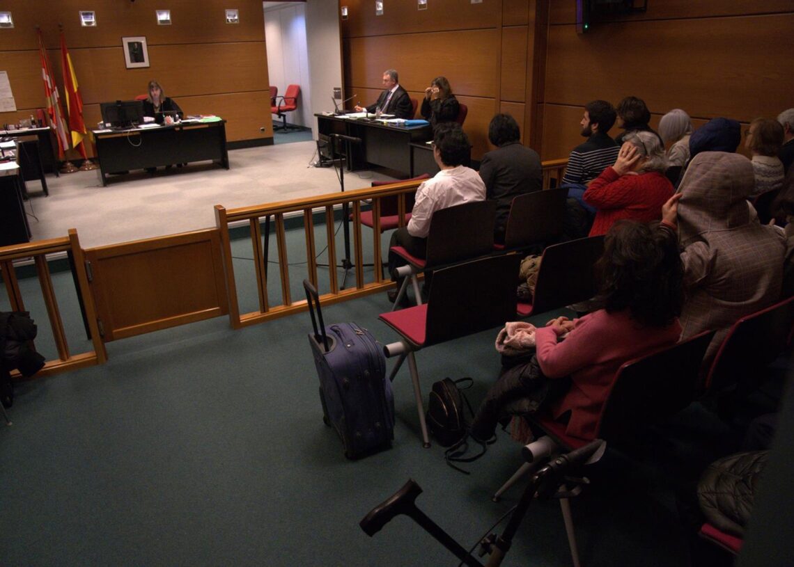 Visto para sentencia el juicio contra 21 antiabortistas que se concentraban frente a una clínica en Vitoria-GasteizIñaki Berasaluce/Pool