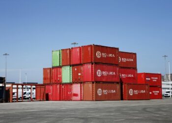 Archivo - Contenedores en un puerto.GOBIERNO DE CANTABRIA - Archivo