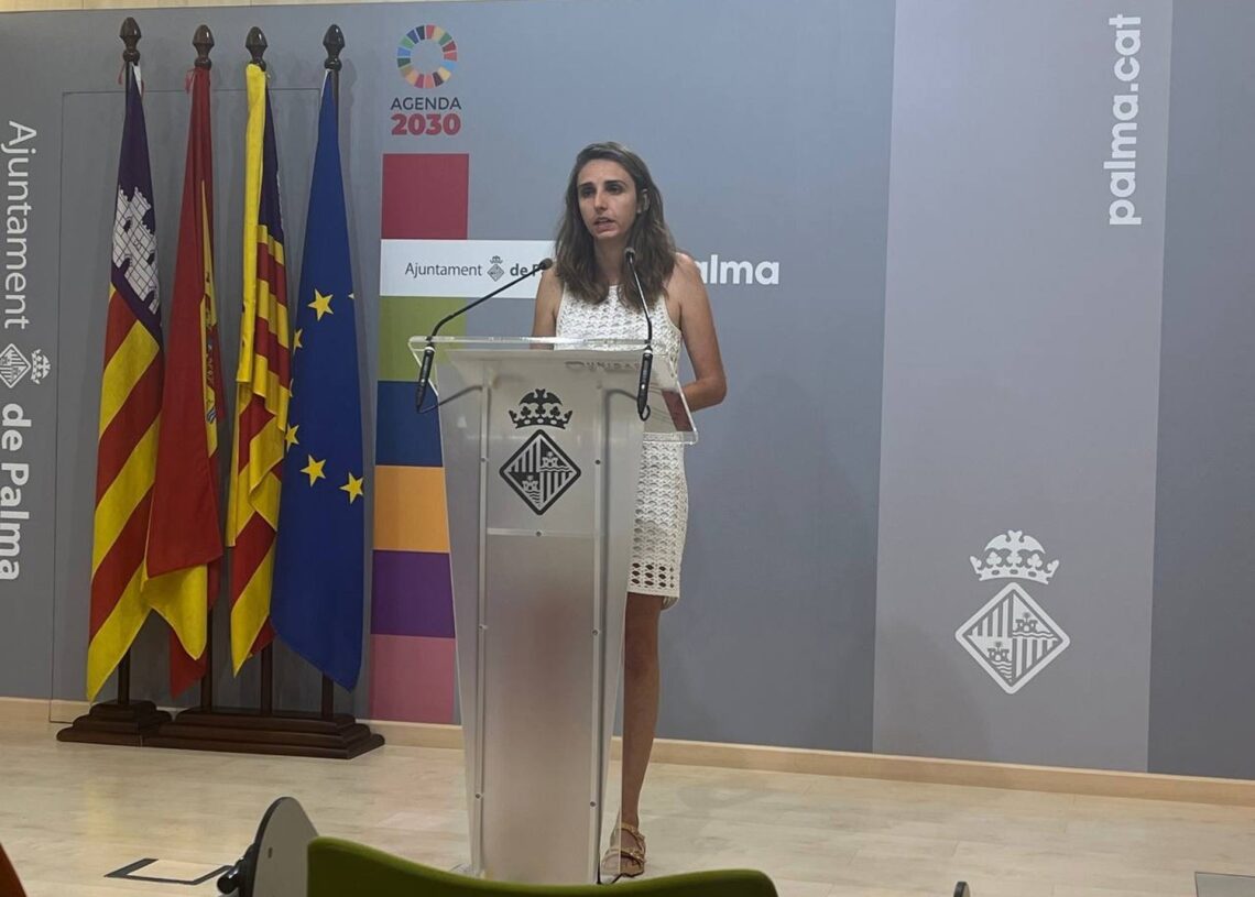 Archivo - La coordinadora de Podemos en Baleares, Lucía Muñoz, comparece en una rueda de prensa en el Ayuntamiento de Palma.UNIDAS PODEMOS - Archivo