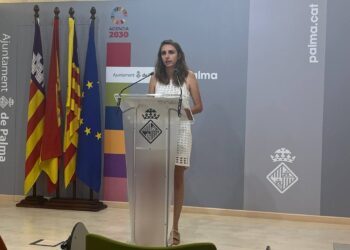 Archivo - La coordinadora de Podemos en Baleares, Lucía Muñoz, comparece en una rueda de prensa en el Ayuntamiento de Palma.UNIDAS PODEMOS - Archivo
