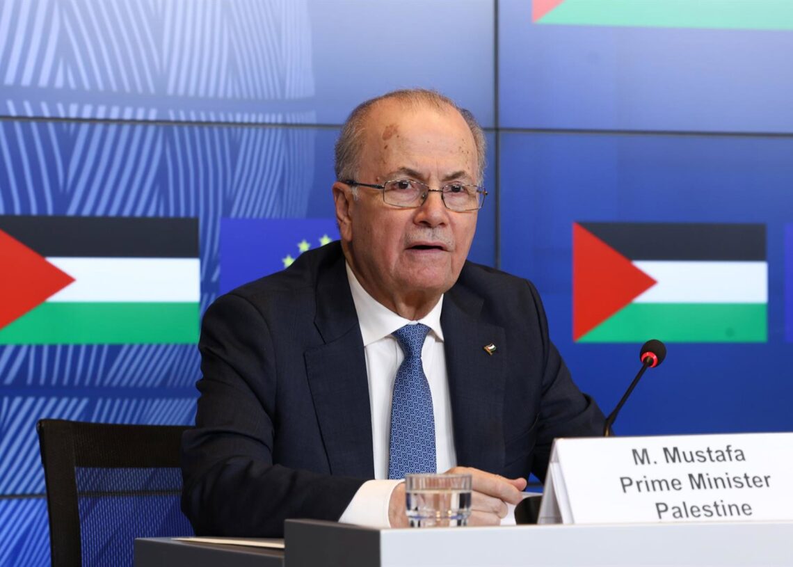 Archivo - El primer ministro palestino, Mohamed Mustafa, en rueda de prensa desde Bruselas.ALEXANDROS MICHAILIDIS // EUROPEAN COUNCIL