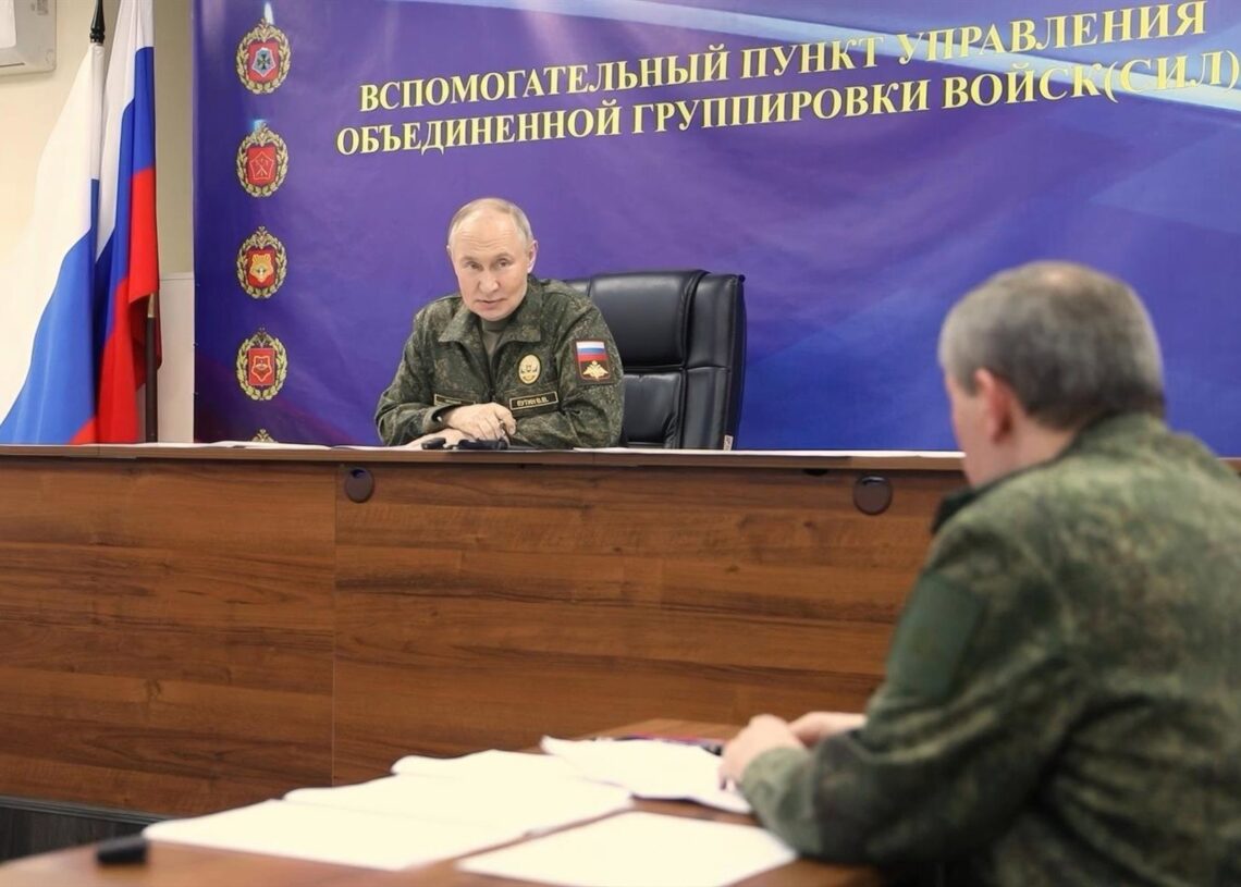 Imagen de archivo del presidente de Rusia, Vladimir Putin, y el jefe del Estado Mayor de las Fuerzas Armadas rusas, el general Valeri GerasimovEuropa Press/Contacto/Russian Presidency/Kremlin P