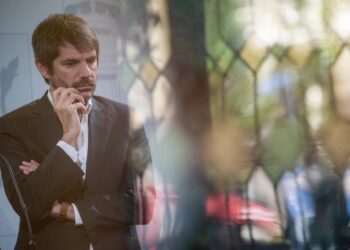 El ministro de Cultura, Ernest Urtasun, durante la presentación de la campaña Act x Palestine con las entidades palestinas Unsilence Fòrum y Palestinian Performing Arts Network, a 15 de noviembre de 2025, en Barcelona, Catalunya (España).Lorena Sopêna - Europa Press