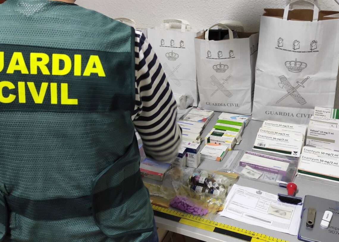 Un agente de la Guardia Civil en una imagen de archivoGUARDIA CIVIL