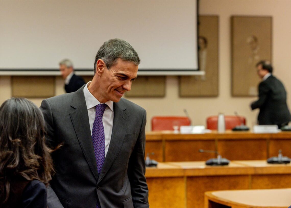 El presidente del Gobierno, Pedro Sánchez, asiste a la presentación de la serie de ficción 'Anatomía de un instante', en el Congreso de los Diputados, a 20 de noviembre de 2025, Madrid (España).Ricardo Rubio - Europa Press