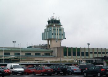 Archivo - Exterior del aeropuerto de Santiago de Compostela (A Coruña)EUROPA PRESS - Archivo
