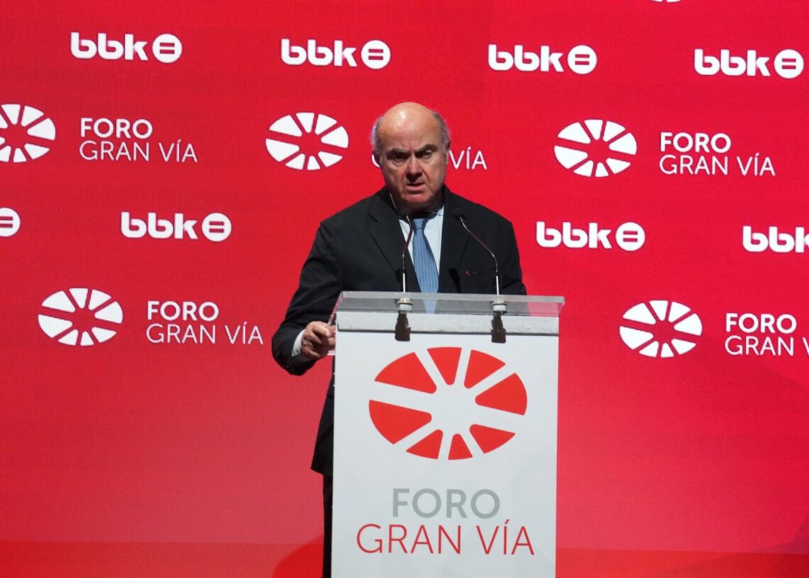 El vicepresidente del BCE, Luis de Guindos, en el Foro Gran Vía en BilbaoH.BILBAO