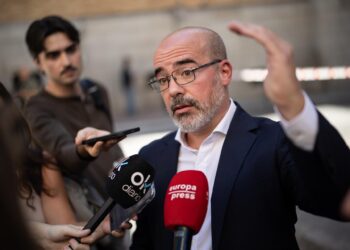 Archivo - El delegado del Gobierno en Madrid, Francisco Martín, ofrece declaraciones a los medios durante su visita al edificio que se ha derrumbado, en la zona de Ópera, a 7 de octubre de 2025, en Madrid (España). Alejandro Martínez Vélez - Europa Press - Archivo