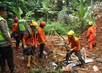Trabajos de búsqueda y rescate tras un deslizamiento de tierra en el centro de la isla de Java, en Indonesia (archivo)Europa Press/Contacto/Yuta Isyahya