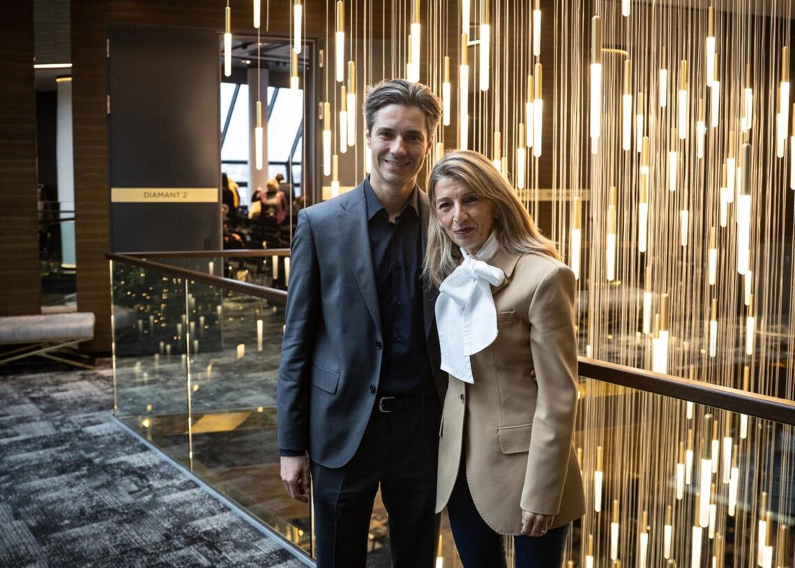 El ministro de Trabajo esloveno, Luka Mesec, junto a la vicepresidenta segunda y ministra de Trabajo, Yolanda Díaz, en el II Congreso Internacional de Trabajo, en EsloveniaPEDRO RUIZ/MINISTERIO DE TRABAJO