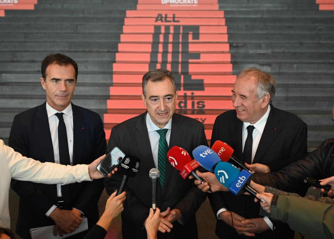 El presidente del EBB de EAJ-PNV, Aitor Esteban, a su llegada a la celebración en Barakaldo del Congreso del Partido Demócrata Europeo.David de Haro - Europa Press