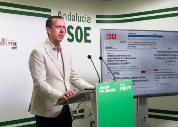 Archivo - El secretario general del PSOE de Almería, José María Martín, durante la rueda de prensa de este martes. PSOE