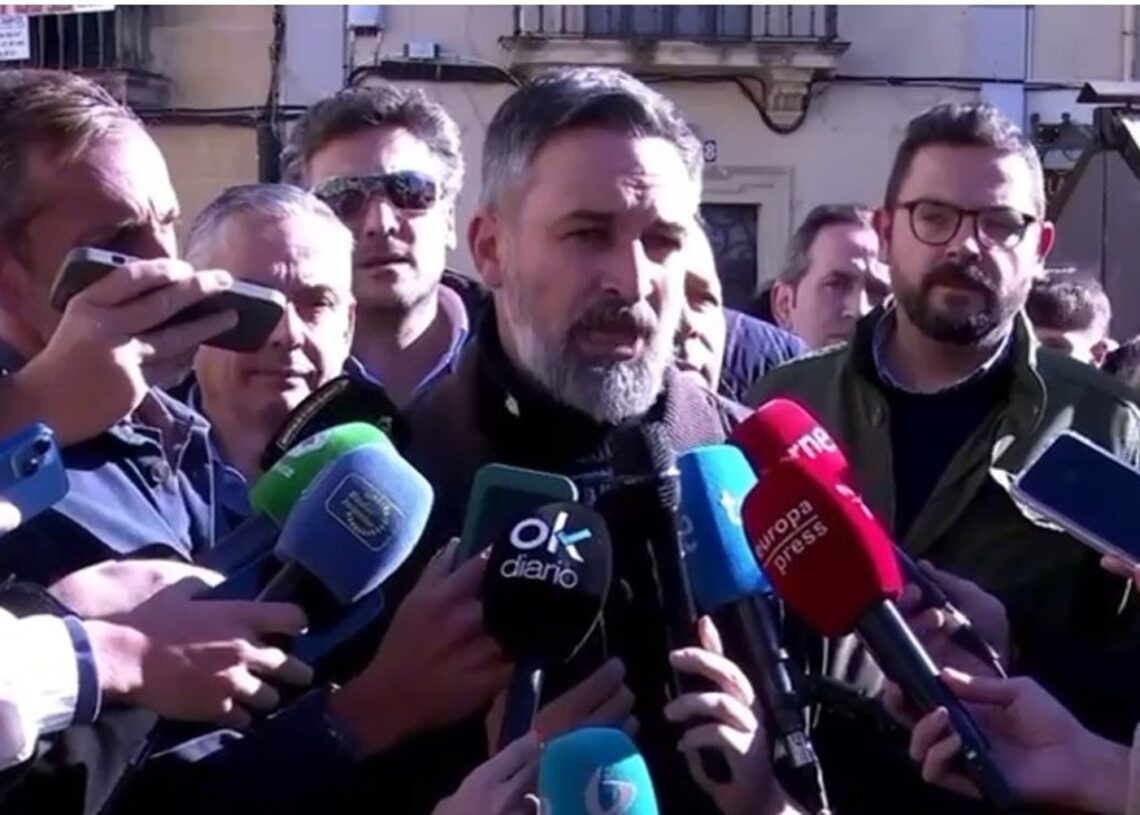 El presidente de Vox, Santiago Abascal, atiende a los mediosEUROPA PRESS