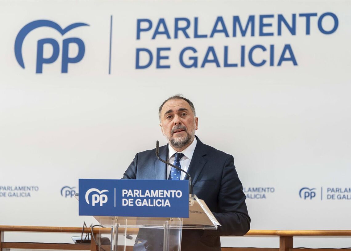 El viceportavoz parlamentario del PPdeG, Julio García Comesaña, en rueda de prensaÍÑIGO ROLÁN