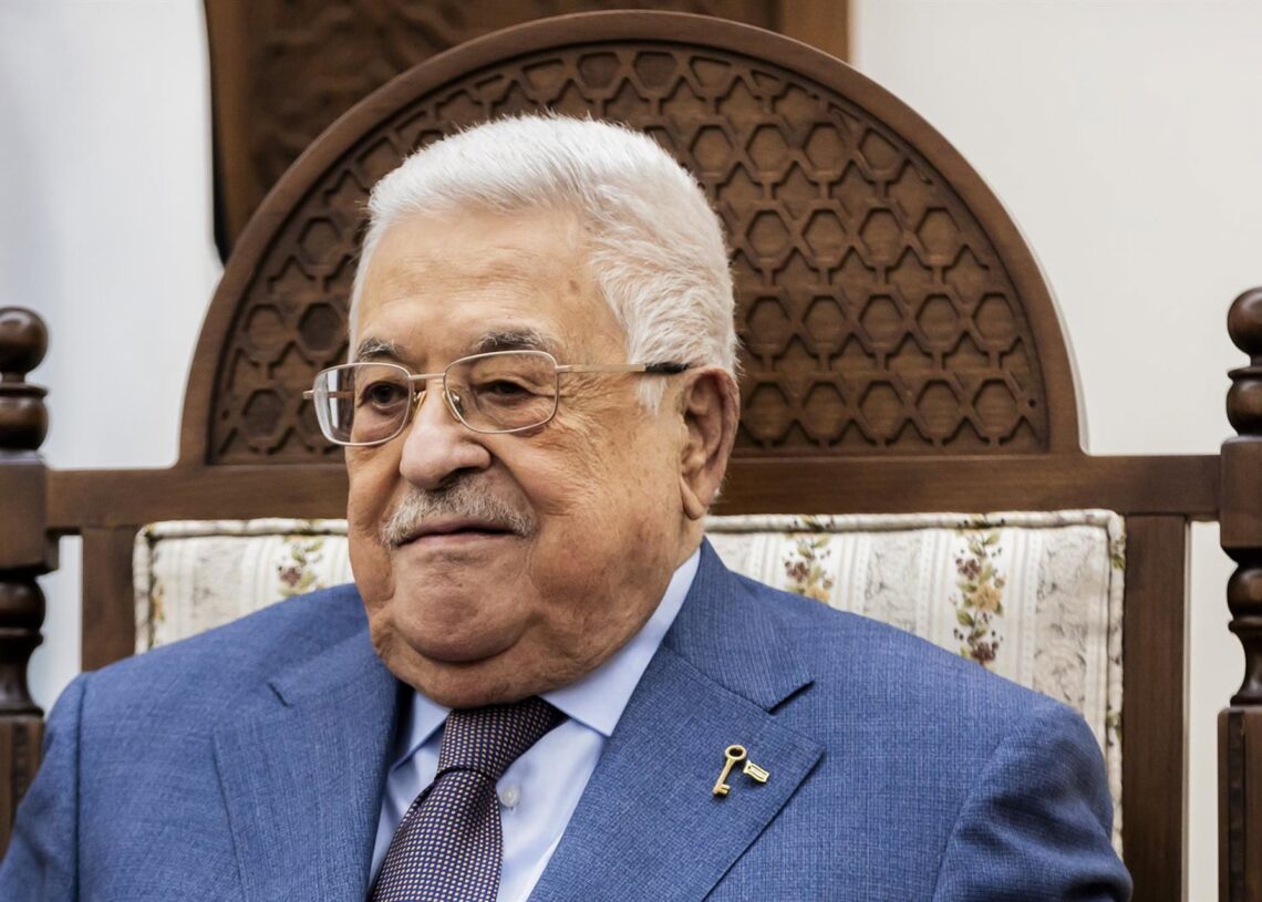 Archivo - El presidente de la Autoridad Palestina, Mahmud Abbas, durante una reunión en su residencia oficial en la ciudad cisjordana de Ramala (archivo)Christoph Soeder/dpa - Archivo