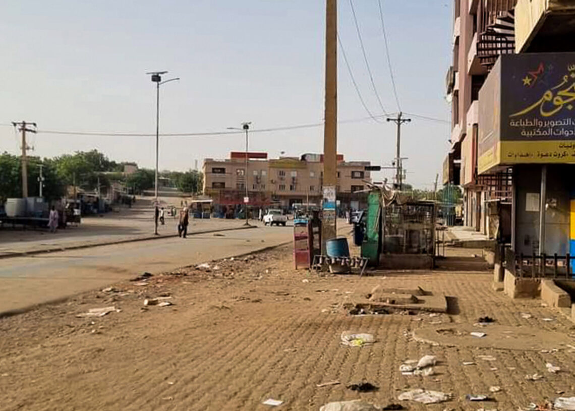 Archivo - Una calle en la ciudad de Al Fasher en el marco de los combates entre el Ejército de Sudán y las paramilitares Fuerzas de Apoyo Rápido (RSF)Stringer/Imageslive Via Zuma Pre / Dpa - Archivo