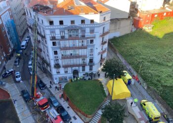 Archivo - Vista del edificio de la calle Juan de la Cosa donde dos personas han fallecido en un incendioNACHO CUBERO-EUROPA PRESS - Archivo