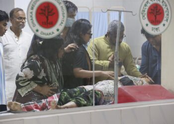 Heridos llegan al Hospital Universitario de Daca tras el terremoto de 5,7 que sacudió la capital de Bangladesh durante la mañana del viernesEuropa Press/Contacto/Suvra Kanti Das