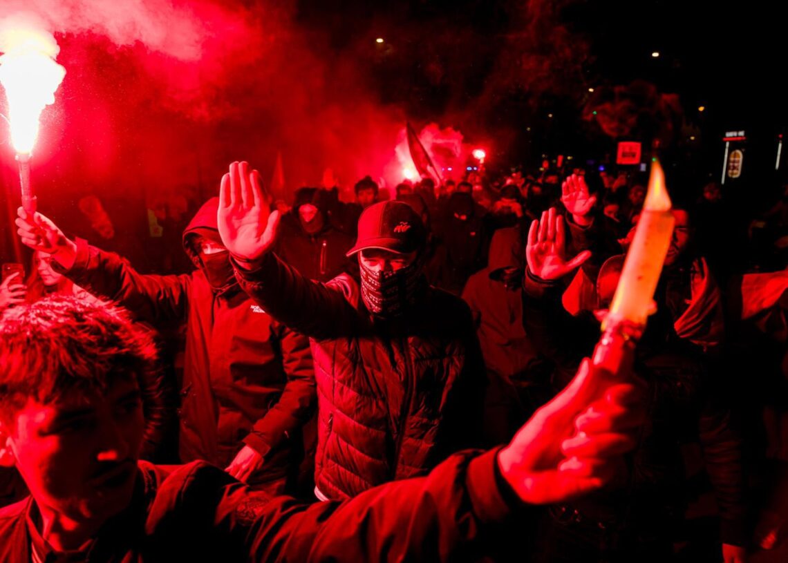 Un grupo de falangistas durante una manifestación para conmemorar el 20-N, a 21 de noviembre de 2025, en Madrid (España). Carlos Luján - Europa Press