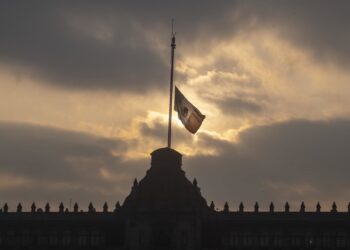 Archivo - Bandera de México a media asta en señal de luto (archivo)Europa Press/Contacto/Ringo Chiu - Archivo