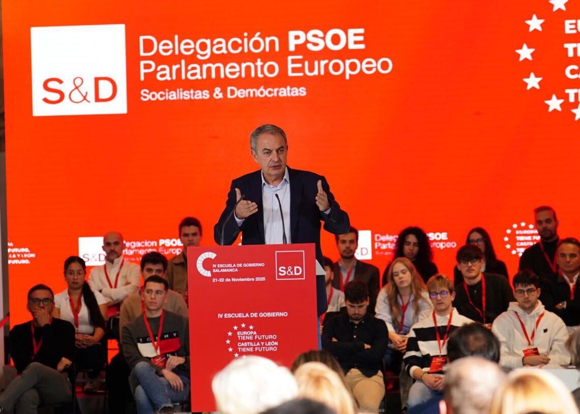 El expresidente del Gobierno, José Luis Rodríguez Zapatero, durante la segunda jornada de la Escuela de Gobierno del PSOECyL, en el Palacio de Fonseca, a 22 de noviembre de 2025, en Salamanca, Castilla León (España)Manuel Ángel Laya - Europa Press