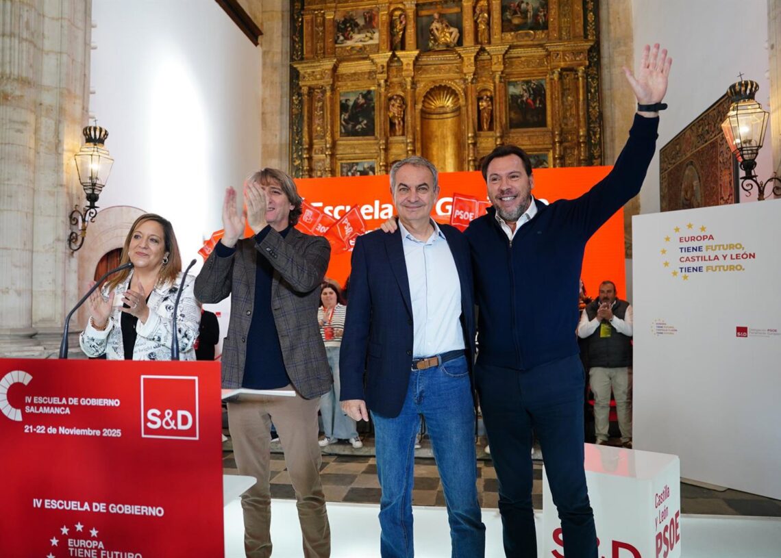 La presidenta de la Alianza Progresista europea, Iratxe García (i), el ministro de Transportes, Óscar Puente (d), el expresidente del GobiernoJosé Luis Rodríguez Zapatero (2d), y el secretario general del PSCyL, Carlos Martínez (2i)Manuel Ángel Laya - Europa Press