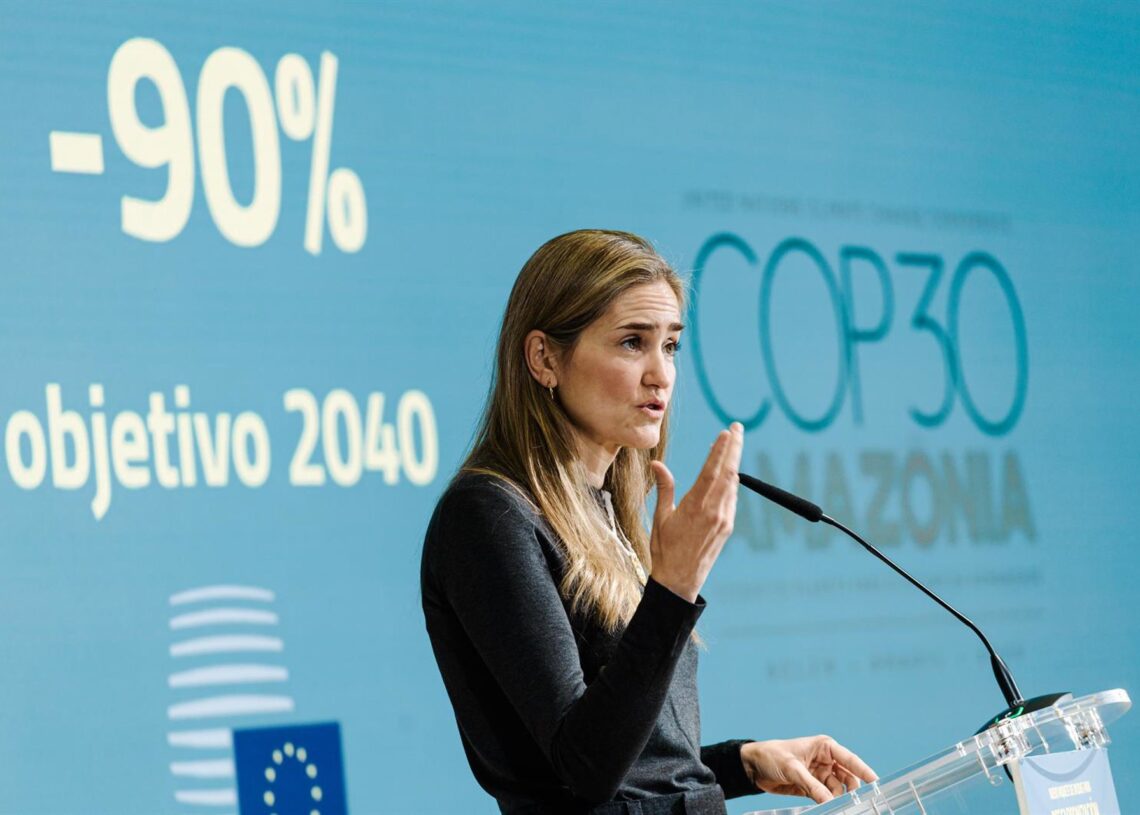La vicepresidenta del Gobierno y ministra para la Transición Ecológica y el Reto Demográfico, Sara Aagesen, durante a la presentación del nuevo paquete de ayudas a la descarbonización y la competitividad, en la sede del Ministerio, a 13 de octubre de 2025Carlos Luján - Europa Press