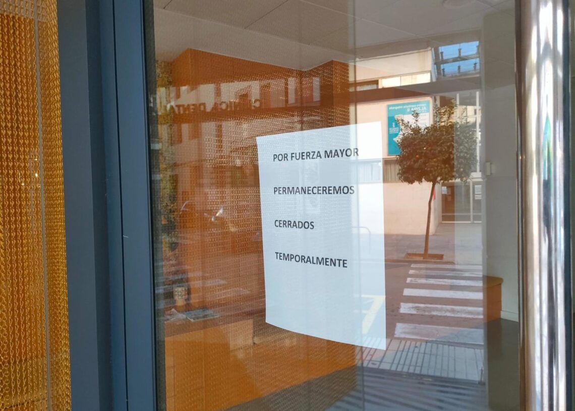 Cartel en la clínica dental donde fue tratada la menorEUROPA PRESS