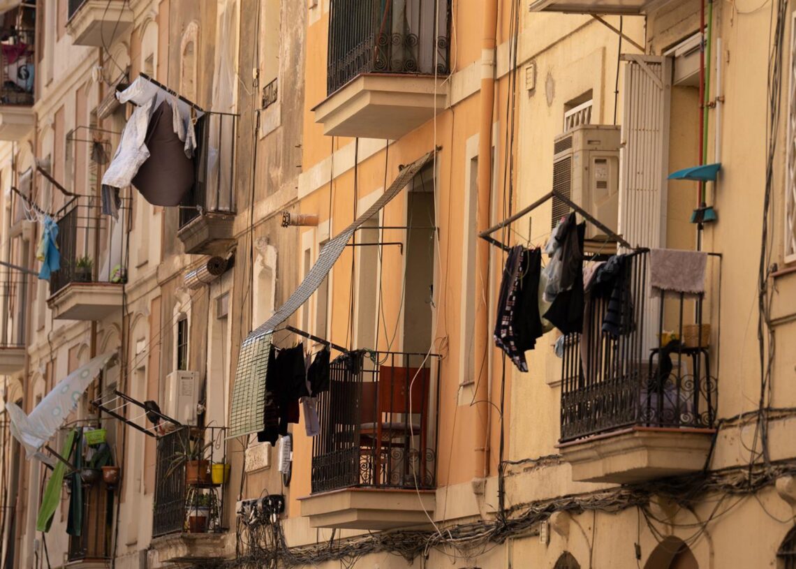 Archivo - Fachada de un edificio de viviendas.David Zorrakino - Europa Press - Archivo