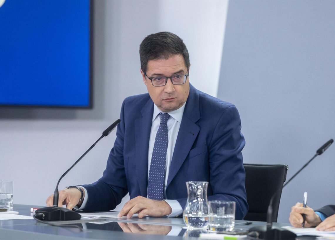 Archivo - El ministro de Transformación Digital y Función Pública, Óscar López, durante una rueda de prensa tras la reunión del Consejo de Ministros, en el Palacio de la Moncloa.Alberto Ortega - Europa Press - Archivo