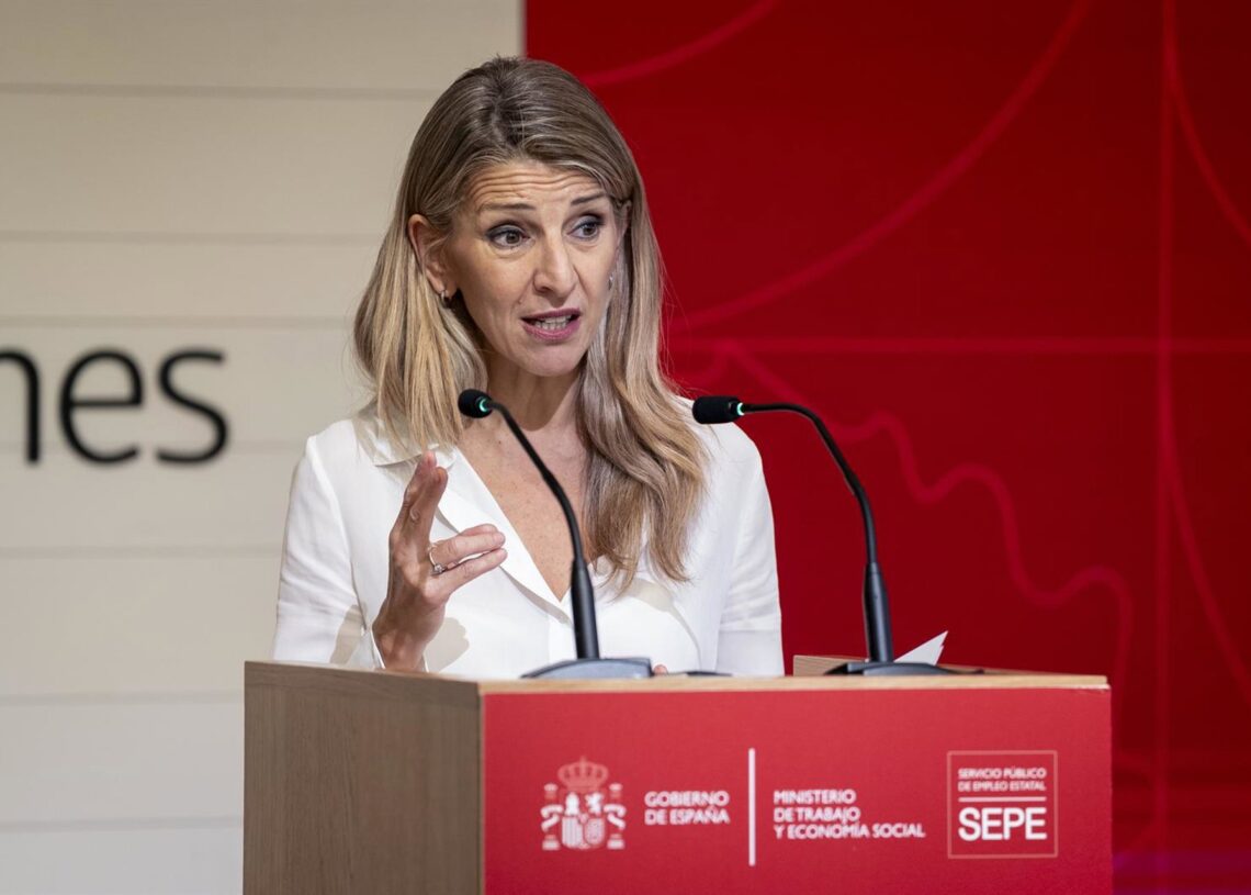 La vicepresidenta segunda y ministra de Trabajo y Economía Social, Yolanda Díaz, inaugura el acto de conmemoración del 40º aniversario del programa TándEM, ‘Transformando vidas’, en la Galería de las Colecciones Reales, a 24 de noviembre de 2025, en MadriA. Pérez Meca - Europa Press