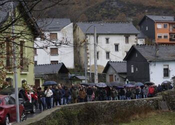 Funeral por el minero Anilson Soares de Brito, fallecido en la mina de Veiga de Rengos, en la Iglesia parroquial de Caboalles de AbajoFernando Otero - Europa Press