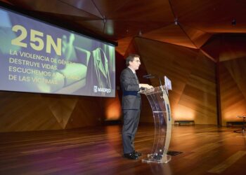 El alcalde de Madrid, José Luis Martínez-Almeida, preside el acto institucional con el que el Ayuntamiento de Madrid conmemora el Día Internacional de la Eliminación de la Violencia contra la MujerJesús Hellín - Europa Press