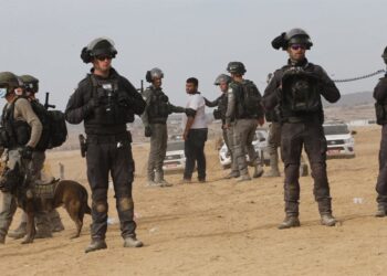 Archivo - La Policía israelí detiene a un hombre beduino (Archivo)Europa Press/Contacto/Muammar Awad - Archivo