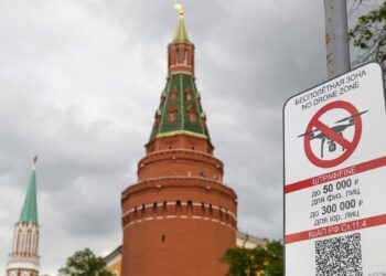 Archivo - Una señal de "Zona prohibida para drones" cerca del Kremlin en Moscú, Rusia (archivo)Bai Xueqi / Xinhua News / Contactophoto - Archivo