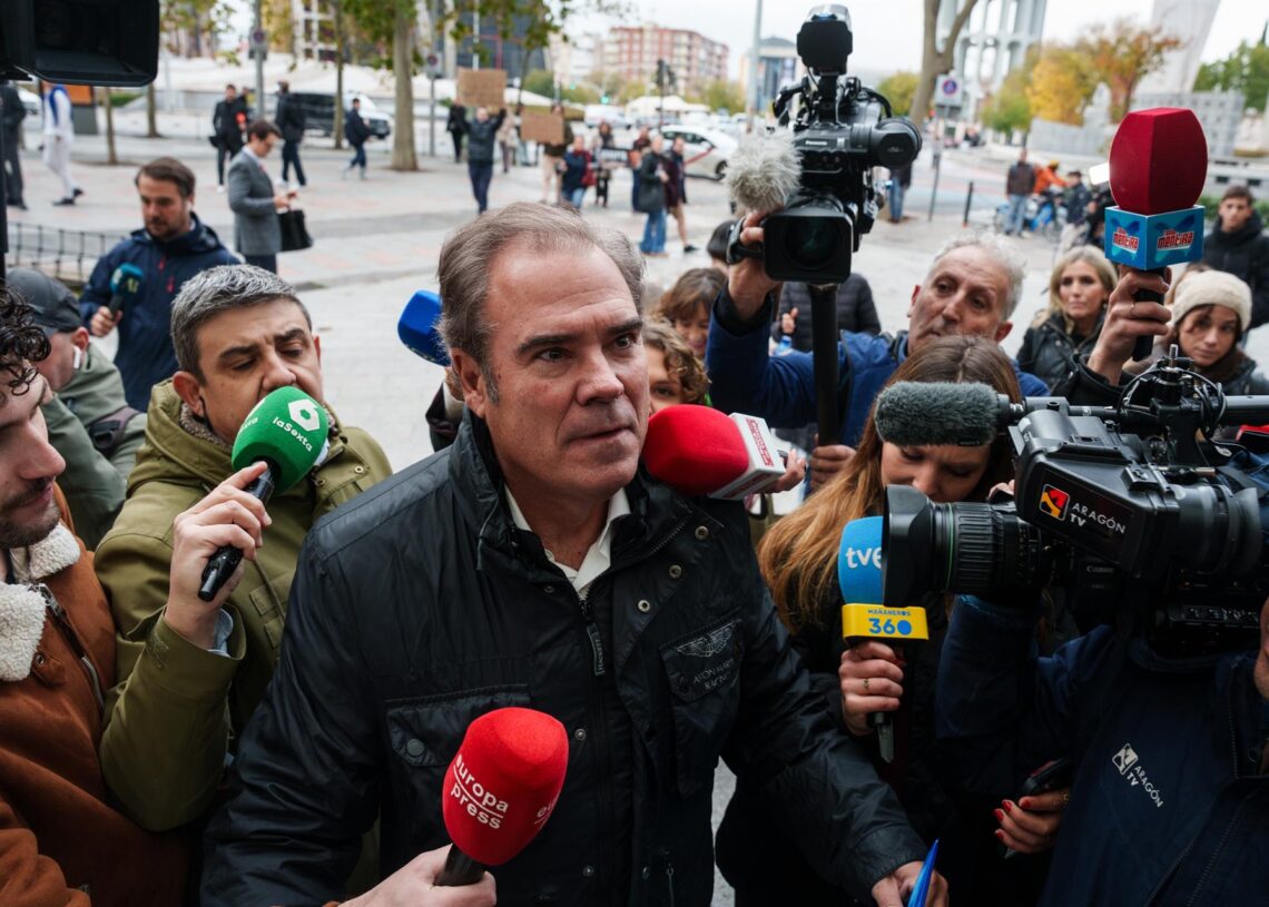 Javier Pérez Dolset a su llegada a los juzgados de Plaza de Castilla para declarar por el caso ‘Leire Díez’, a 17 de noviembre de 2025, en Madrid (España). Matias Chiofalo - Europa Press