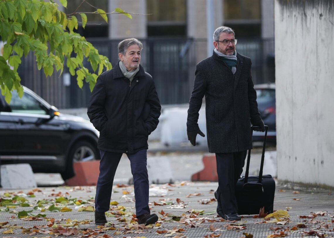 El hijo de Jordi Pujol, Oriol Pujol Ferrusola(i), a su llegada a la Audiencia Nacional, a 24 de noviembre de 2025, en Madrid (España). La Audiencia Nacional (AN) sienta en el banquillo desde hoy al que fuera presidente de la Generalitat catalana Jordi PujAlejandro Martínez Vélez - Europa Press