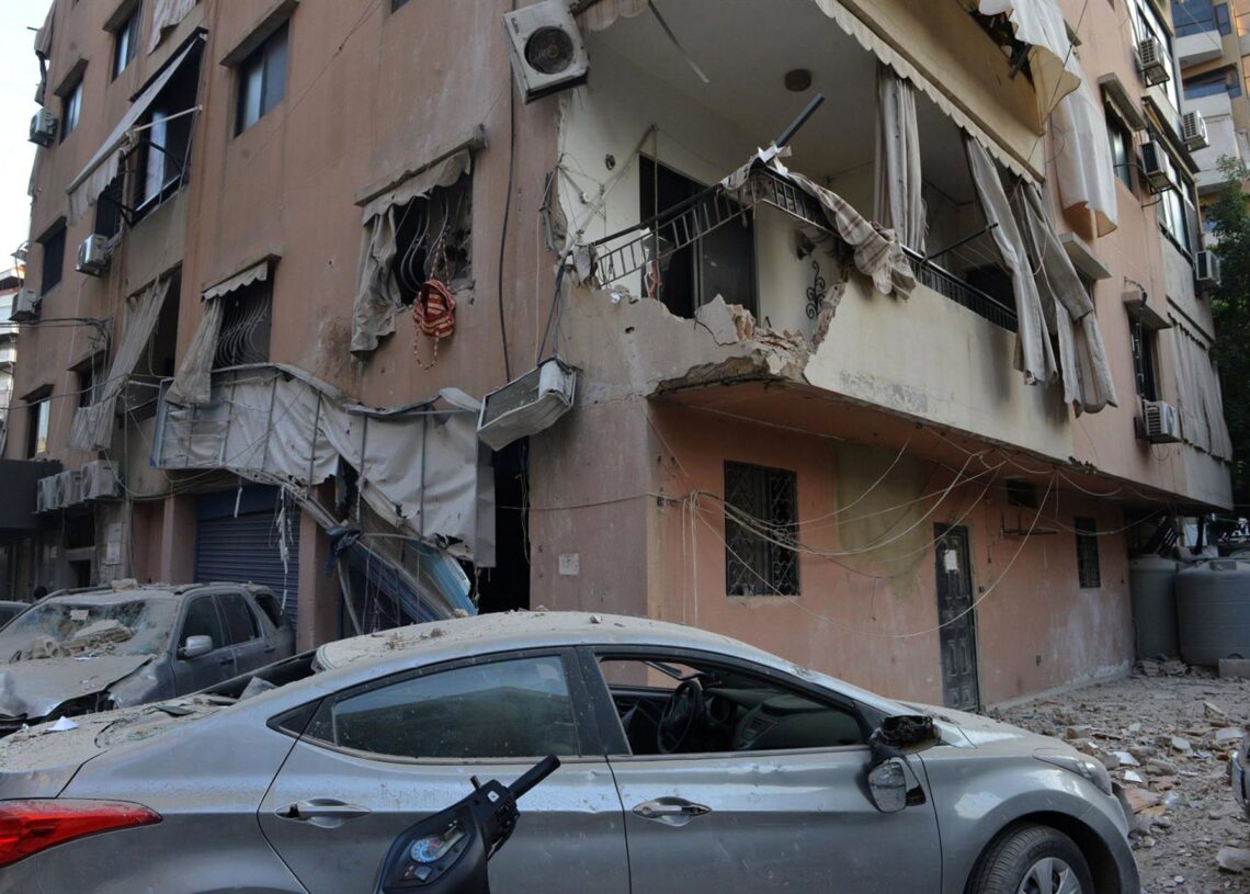 Daños en un edificio en la capital de Líbano, Beirut, tras un ataque con el que Israel mató al 'número dos' de Hezbolá y jefe de su brazo militar, Haizam Alí Tabatabai (archivo)Europa Press/Contacto/Bilal Jawich