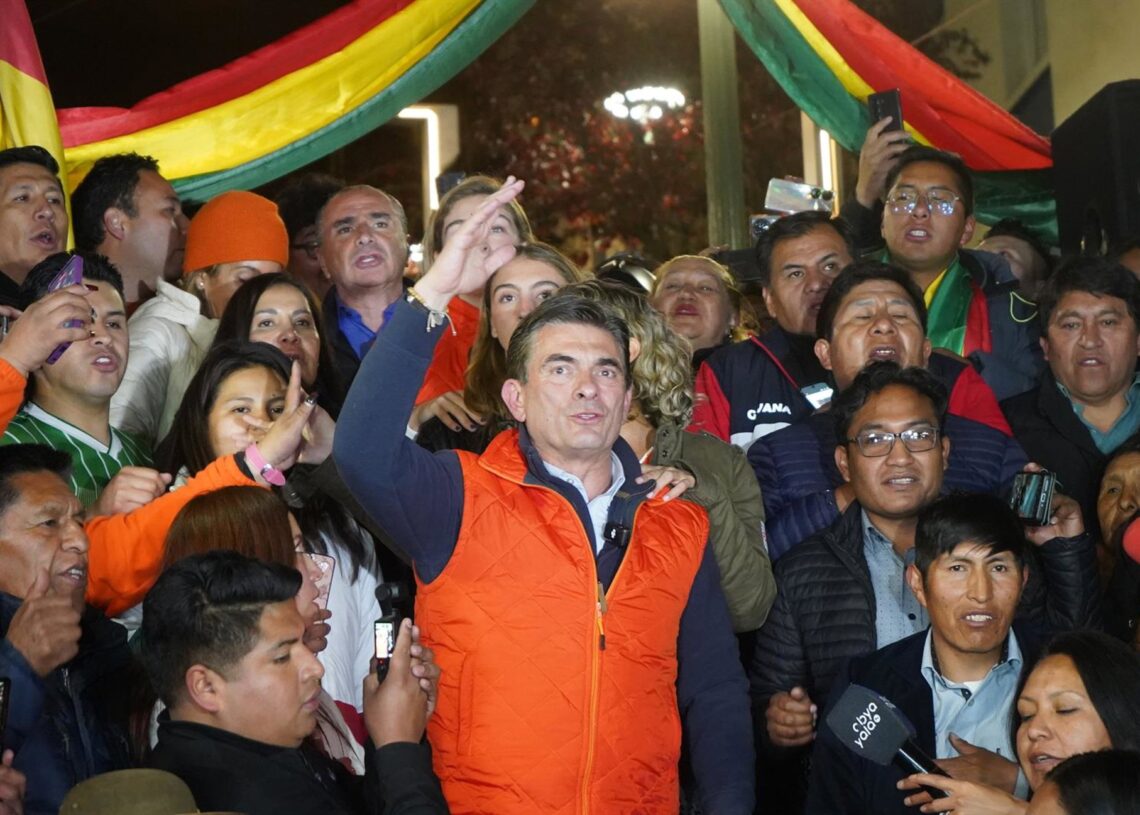 Archivo - Rodrigo Paz Pereira, presidente de Bolivia, en el centro de la imagen.Javier Mamani / Xinhua News / ContactoPhoto