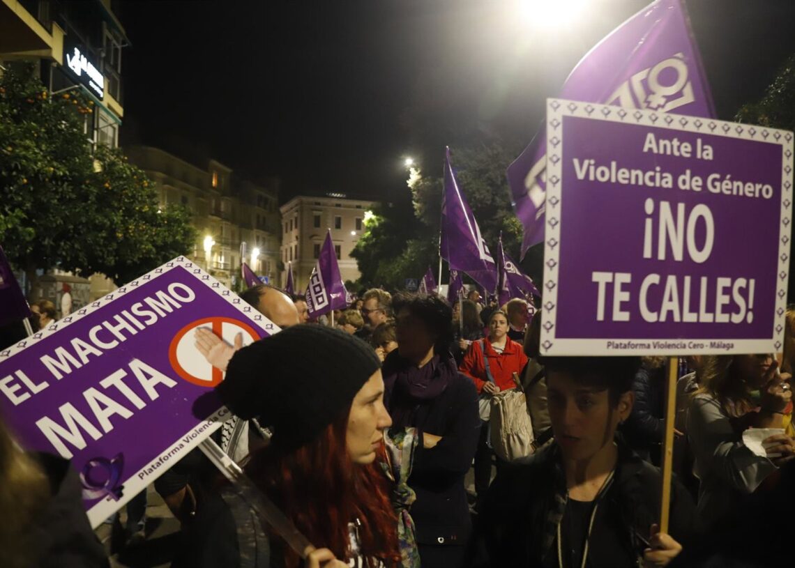 Archivo - Imágenes de la manifestación con motivo del 25N en Málaga en imagen de archivo.Álex Zea - Europa Press - Archivo