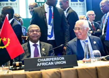 El presidente del Consejo Europeo, Antonio Costa, junto al presidente de Angola, João Lourenço, en el arranque de la cumbre entre la Unión Europea y la Unión Africana.FREDERIC SIERAKOWSKI // EUROPEAN COUNCIL