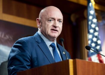 Archivo - El congresista demócrata senador Mark Kelly (archivo)Europa Press/Contacto/Michael Brochstein - Archivo