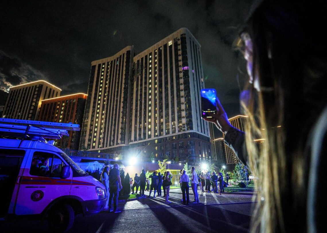 Archivo - Los servicios de Emergencia acuden al lugar del impacto de un dron ucraniano en Rostov, RusiaEuropa Press/Contacto/Erik Romanenko - Archivo