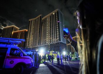 Archivo - Los servicios de Emergencia acuden al lugar del impacto de un dron ucraniano en Rostov, RusiaEuropa Press/Contacto/Erik Romanenko - Archivo