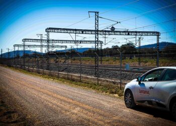 Trabajos de electrificación de catenaria de LantaniaLANTANIA