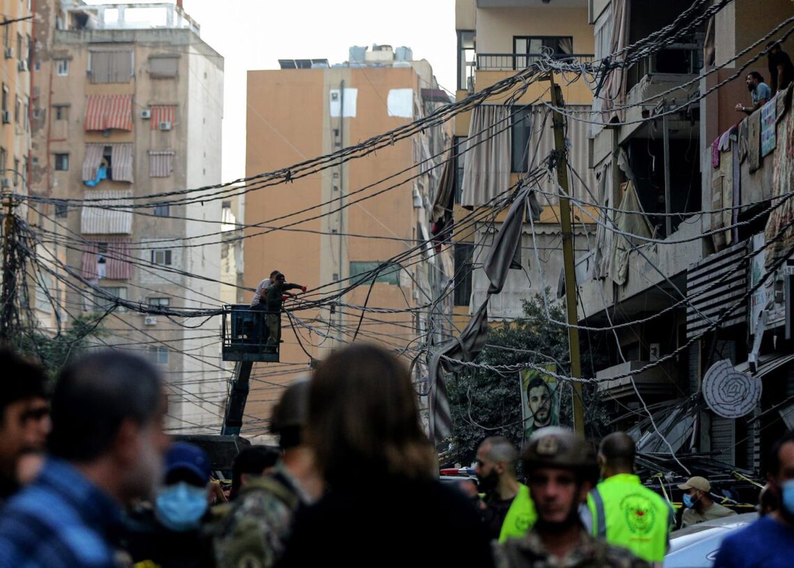 Escena del lugar del bombardeo aéreo israelí en Beirut en el que murió el 'número dos' de Hezbolá; Haizam Alí TabataiMarwan Naamani/dpa
