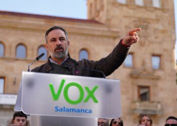El presidente de VOX, Santiago Abascal, ofrece un mitin en la plaza de Los Bandos, a 22 de noviembre de 2025, en Salamanca, Castilla León (España). Manuel Ángel Laya - Europa Press