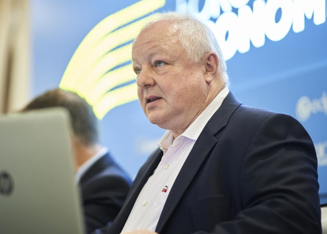 Archivo - El director ejecutivo de la Fundación de Estudios de Economía Aplicada (FEDEA), Ángel de la Fuente, participa en el Foro Económico de El Diario Montañés, en el Hotel Bahía, a 6 de septiembre de 2023, en Santander, Cantabria (España). César Ortiz - Europa Press - Archivo