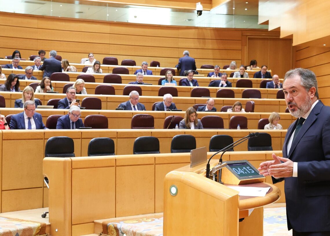 Archivo - El portavoz del PSOE en el Senado, Juan Espadas, durante un pleno en el Senado, a 9 de abril de 2025, en Madrid (España). Marta Fernández - Europa Press - Archivo