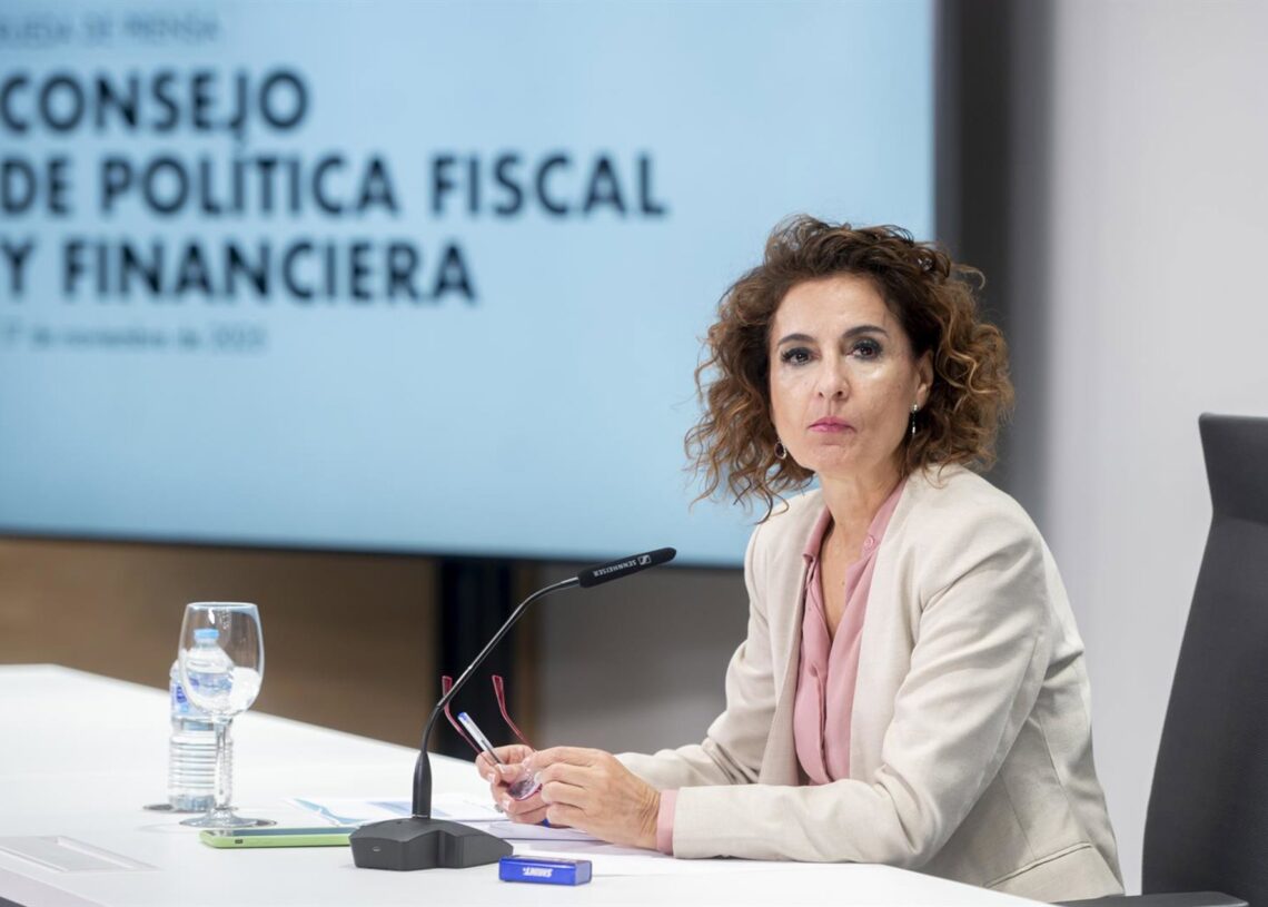 La vicepresidenta primera y ministra de Hacienda, María Jesús Montero, durante una rueda de prensa tras la reunión del Consejo de Política Fiscal y Financiera (CPFF), en el Ministerio de Hacienda, a 17 de noviembre de 2025. (Foto de archivo).Alberto Ortega - Europa Press